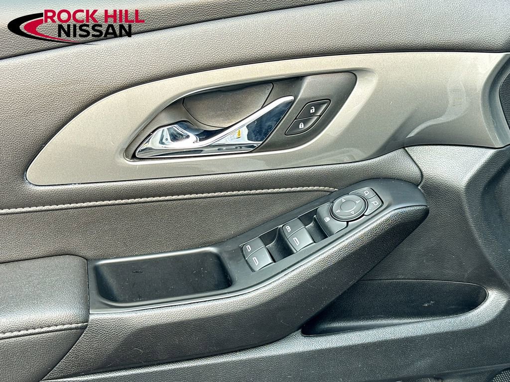 Used 2023 Chevrolet Traverse LT image 18