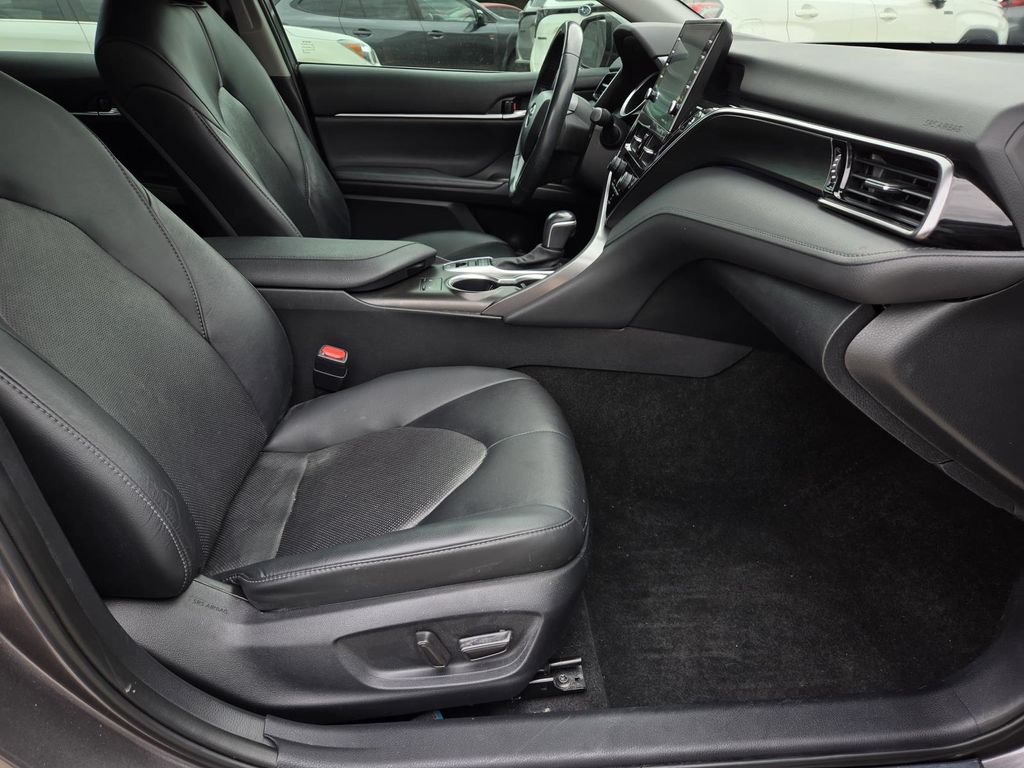 Used 2023 Toyota Camry XLE FWD image 9