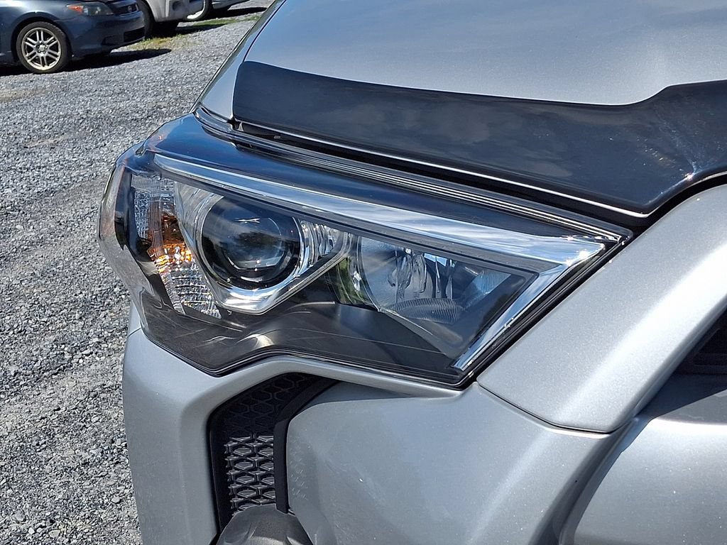 Used 2022 Toyota 4Runner SR5 AWD/4WD image 12