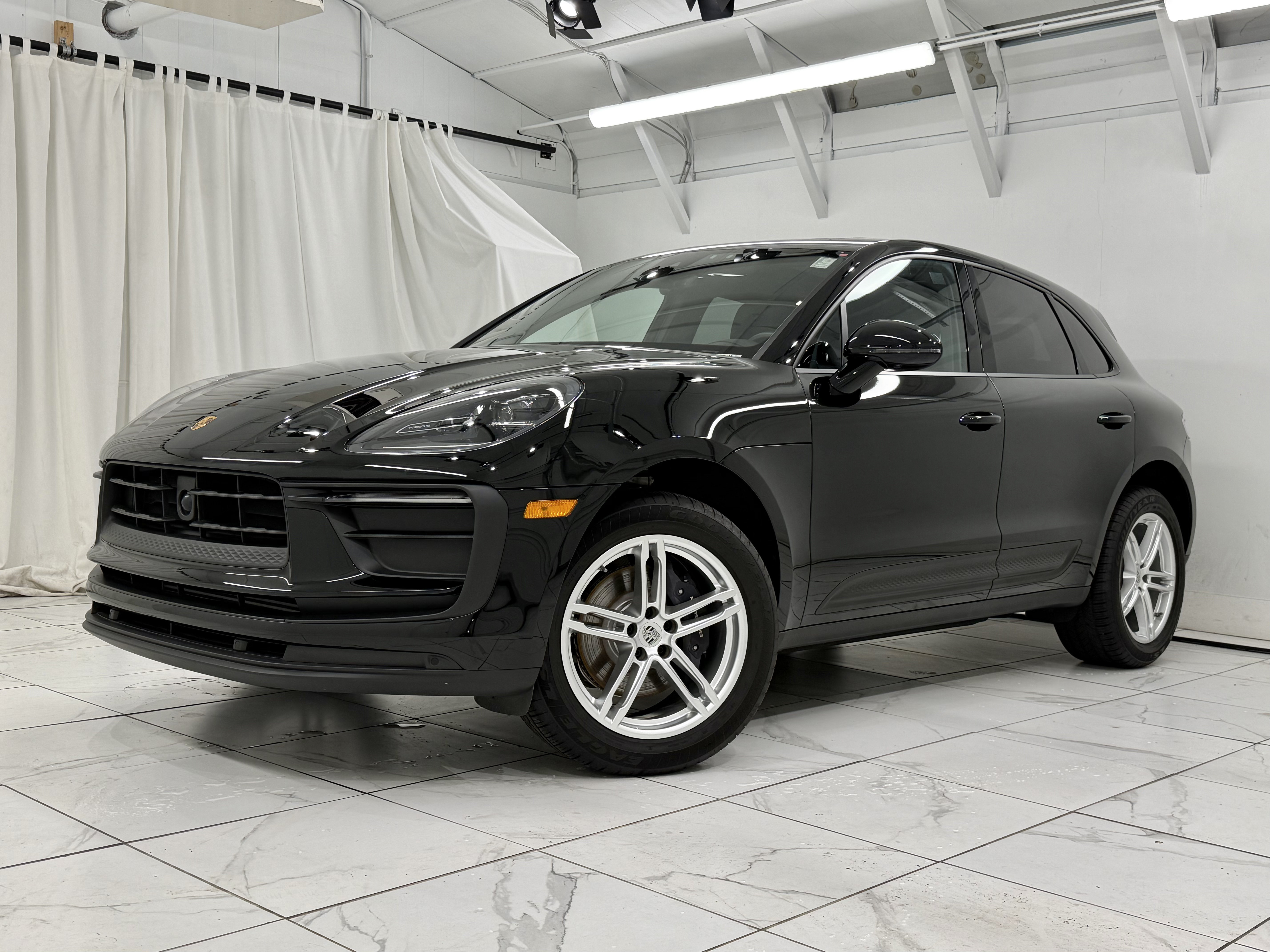 Certified 2026 Porsche Macan AWD/4WD image 6