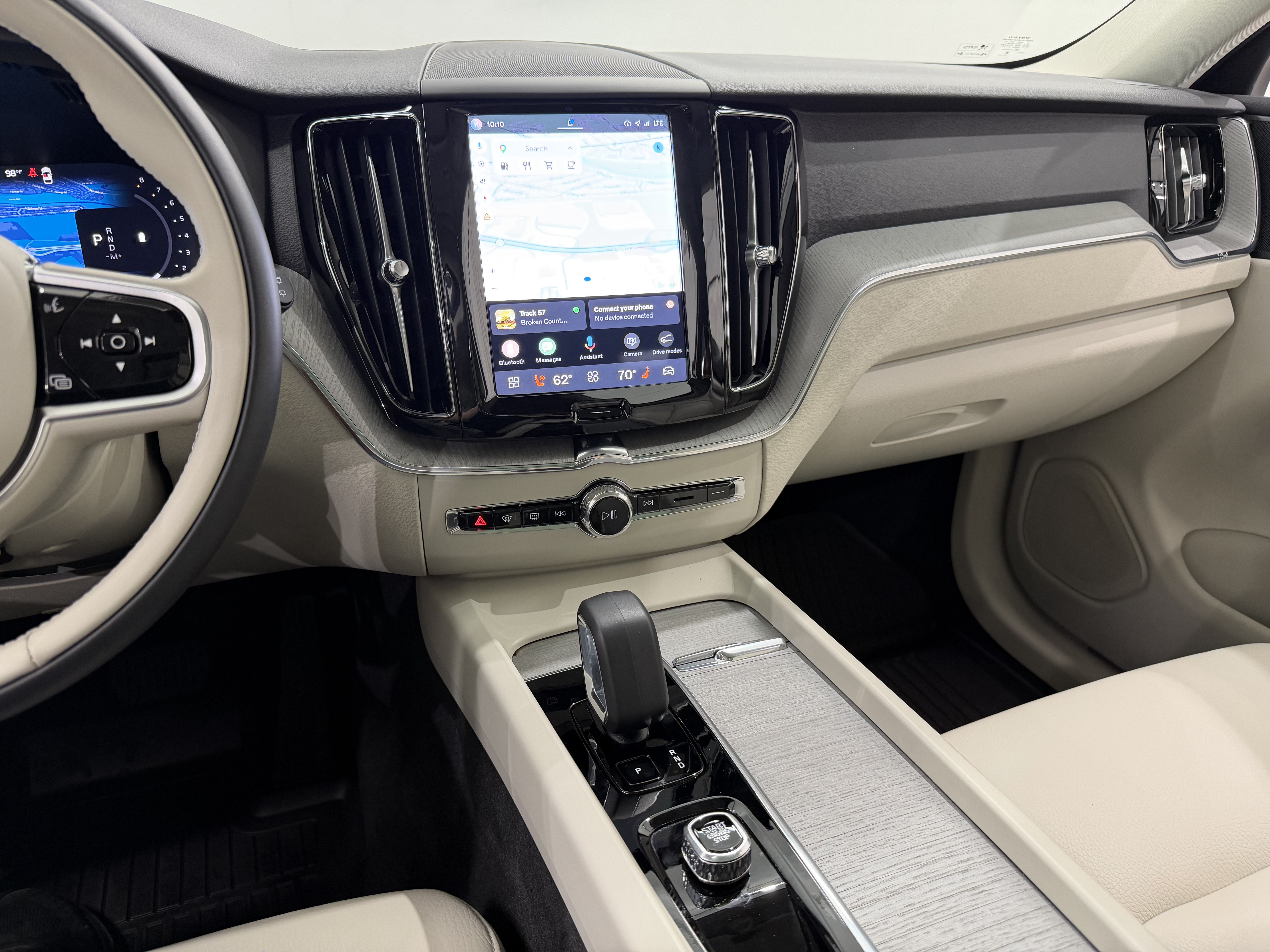 Used 2025 Volvo XC60 B5 Plus w/ Climate Package PRO AWD/4WD image 32