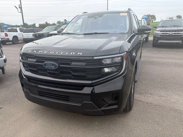 Used 2025 Ford Expedition Active AWD/4WD image 8