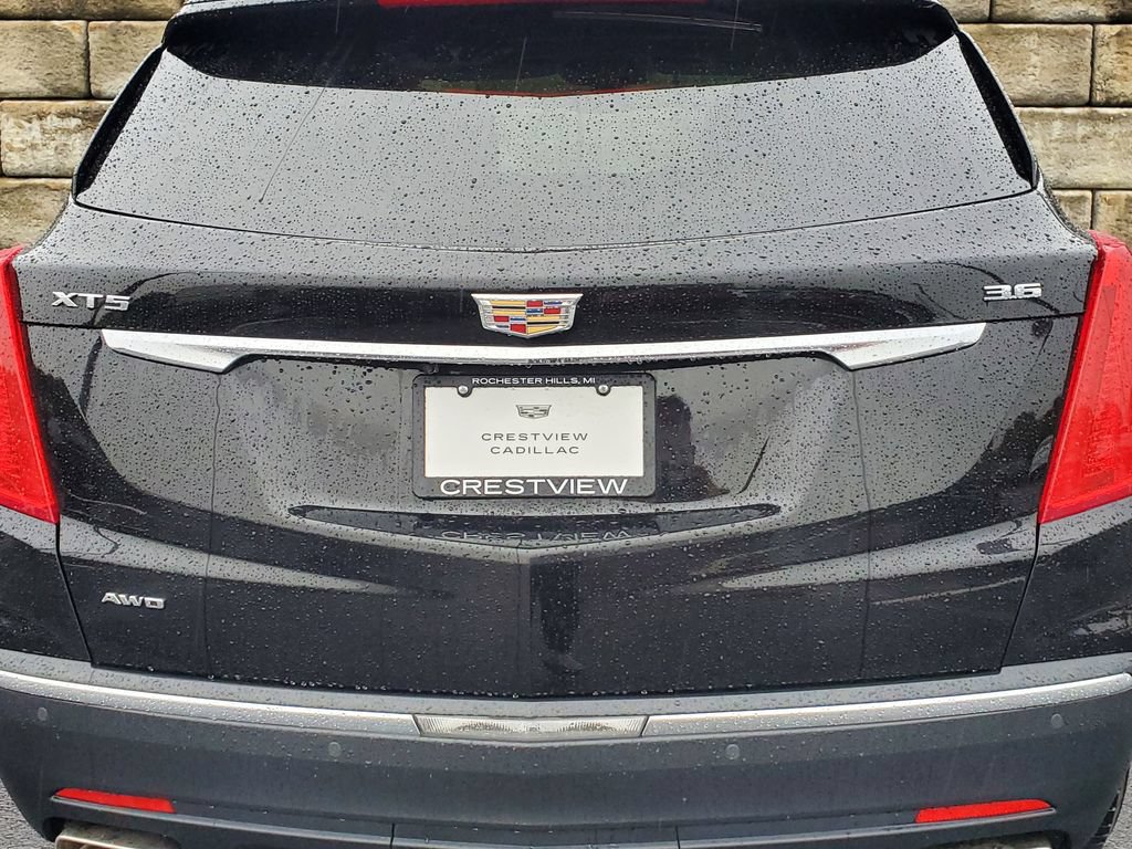 Used 2017 Cadillac XT5 Luxury w/ Driver Awareness Package AWD/4WD image 13
