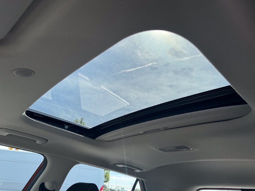 Used 2025 Hyundai Venue SEL FWD image 31