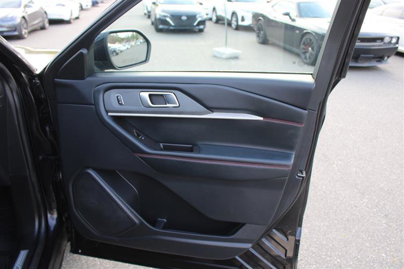 Used 2025 Ford Explorer ST-Line AWD/4WD image 13