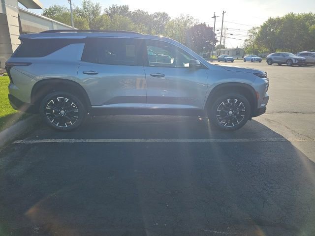 Used 2025 Chevrolet Traverse LT w/ Sun and Wheel Package AWD/4WD image 8