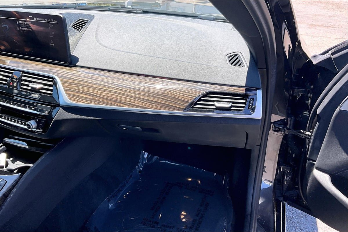 Used 2023 BMW 530e w/ M Sport Package RWD image 13