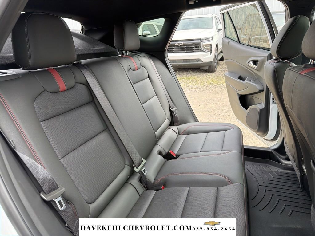 Used 2024 Chevrolet Trax RS w/ Sunroof Package FWD image 17