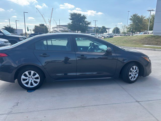 Used 2025 Toyota Corolla LE FWD image 2
