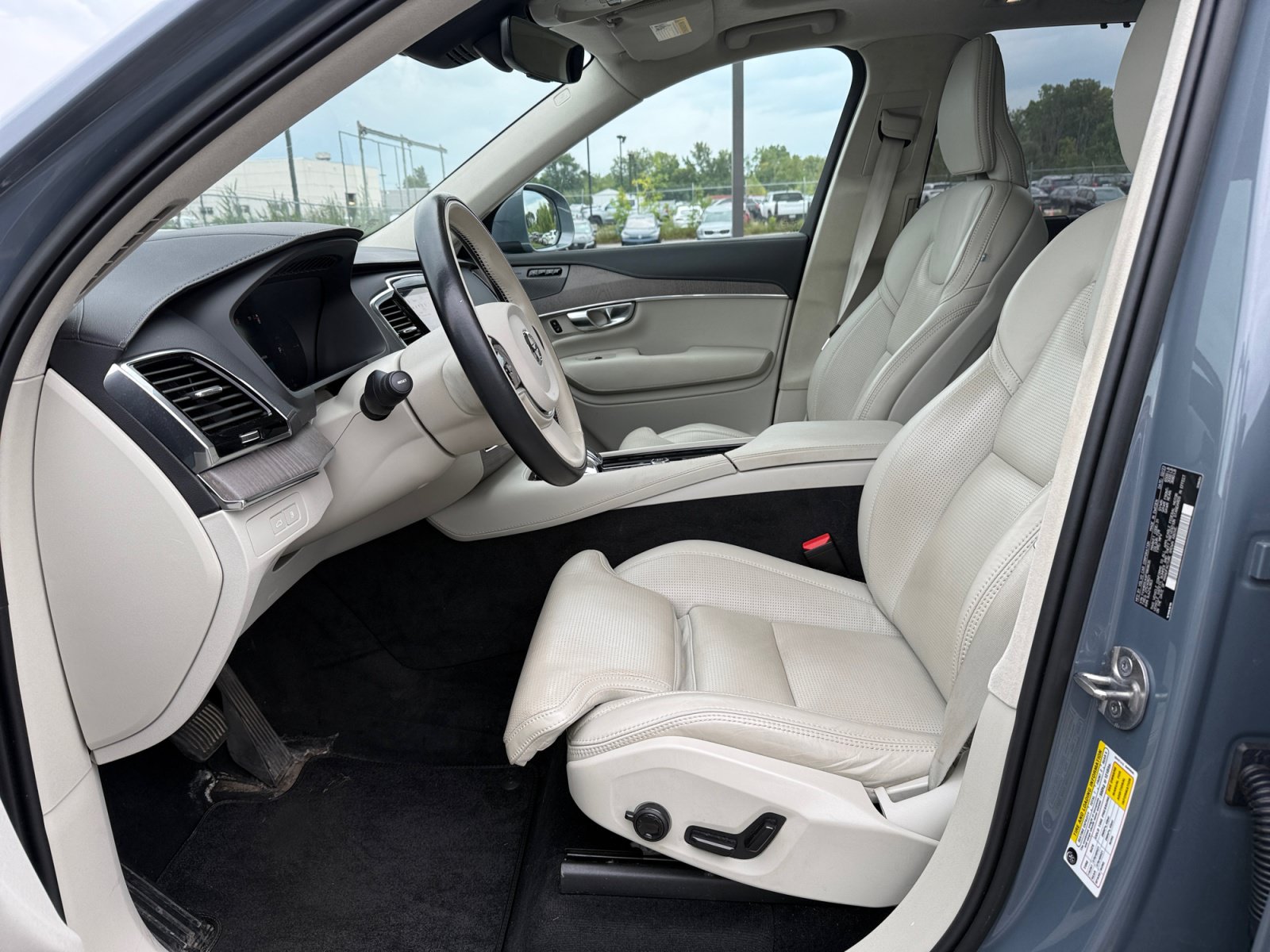 Used 2023 Volvo XC90 T8 Ultimate AWD/4WD image 5