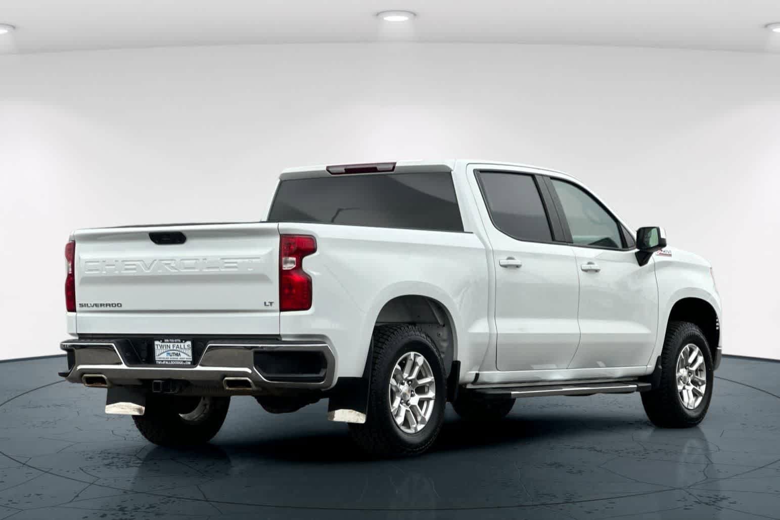 Used 2022 Chevrolet Silverado 1500 LT w/ Z71 Off-Road Package AWD/4WD image 2