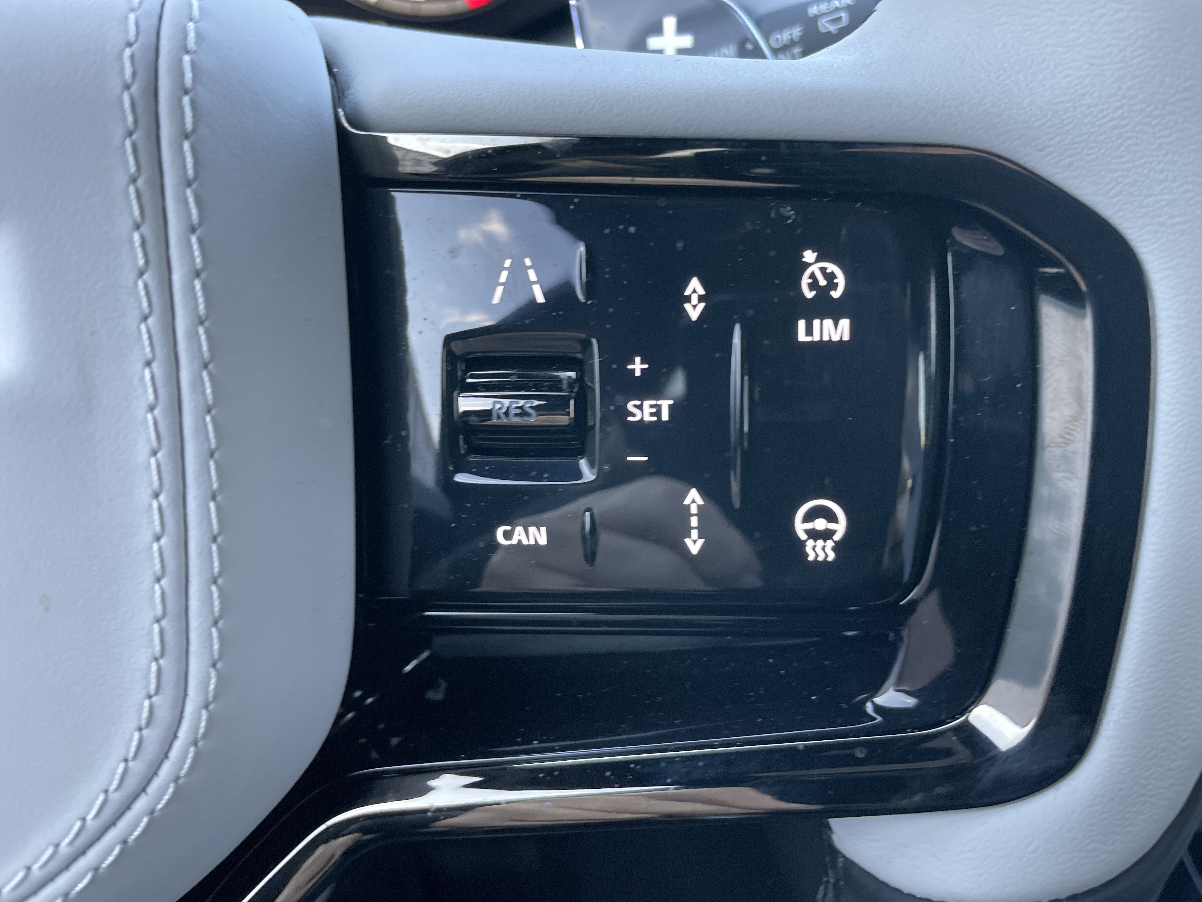 Used 2024 Land Rover Range Rover Sport image 45