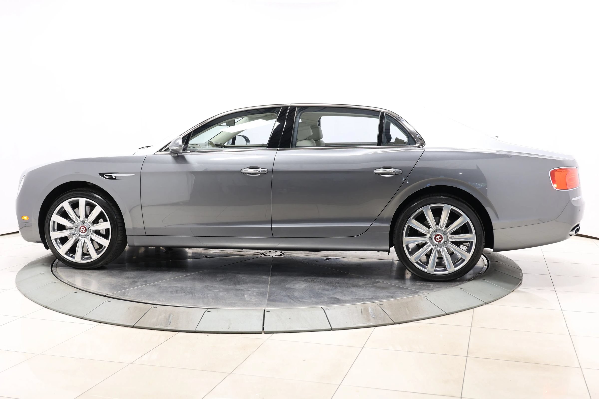 Used 2018 Bentley Flying Spur V8 AWD/4WD image 10