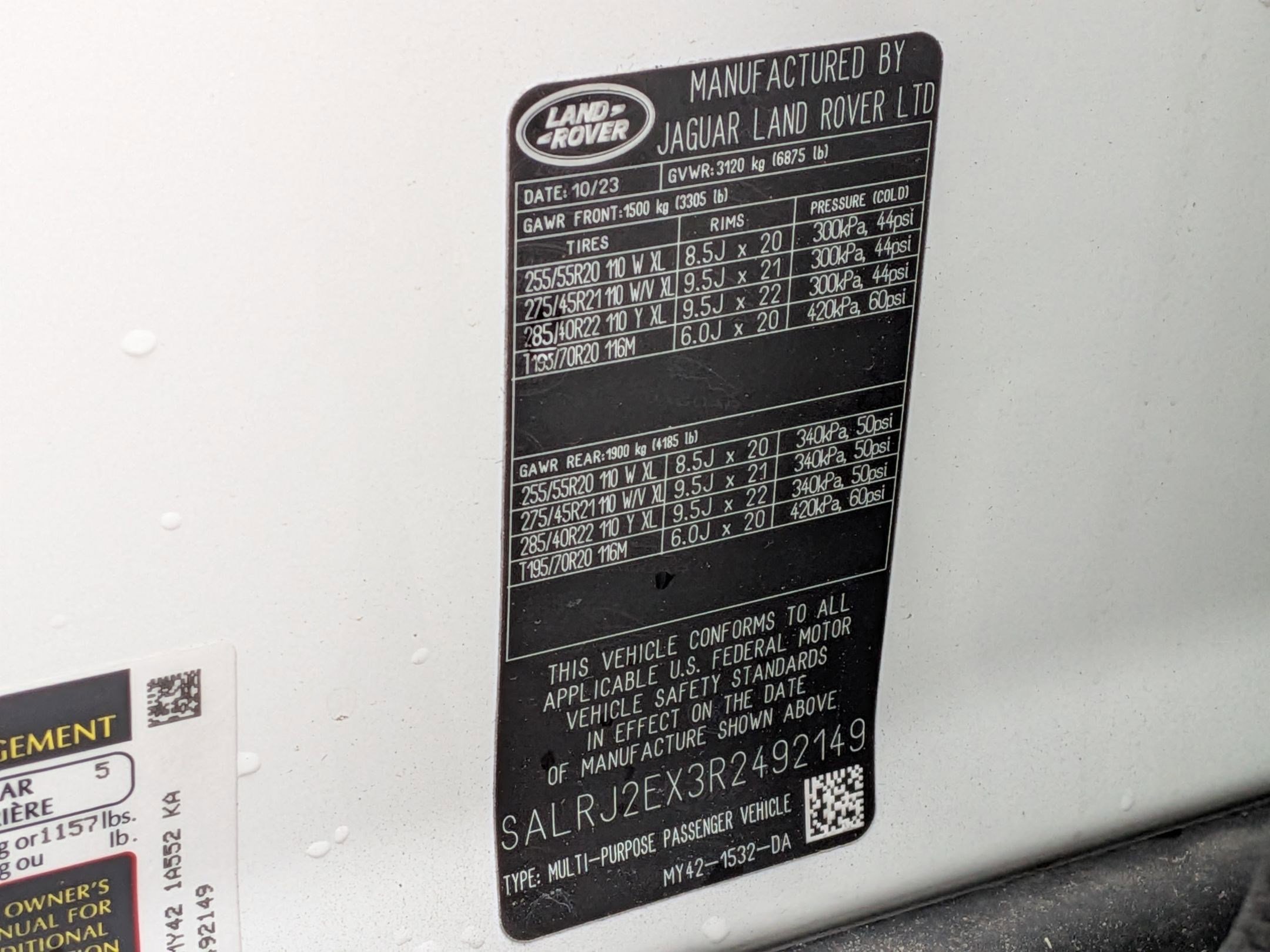 Used 2024 Land Rover Discovery S image 25