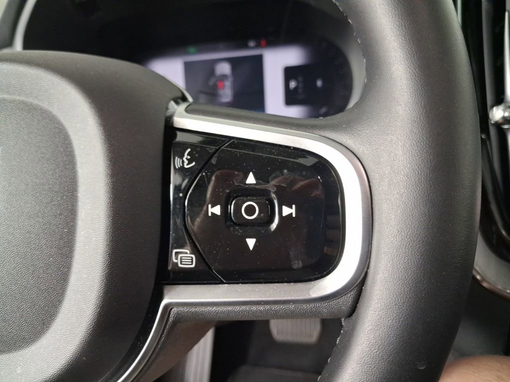 Certified 2025 Volvo XC60 B5 Plus AWD/4WD image 29