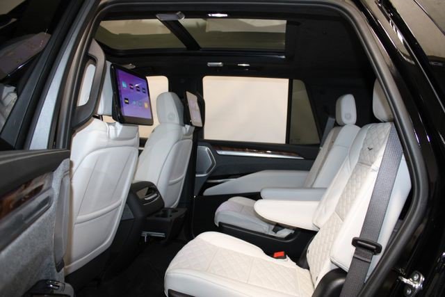 Certified 2025 Cadillac Escalade Sport Platinum w/ LPO, ONYX Package AWD/4WD image 10