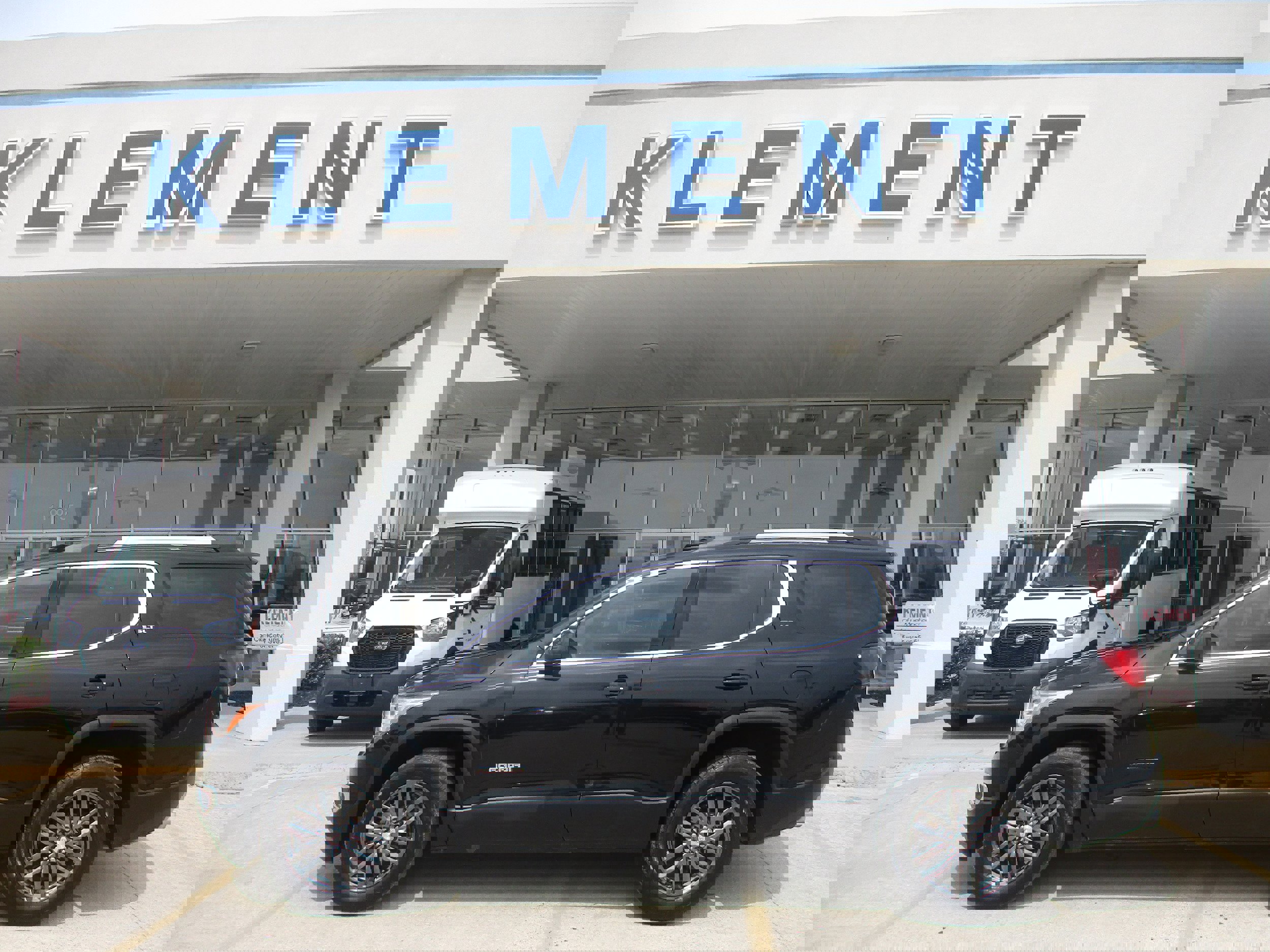 Used 2017 GMC Acadia SLT image 1