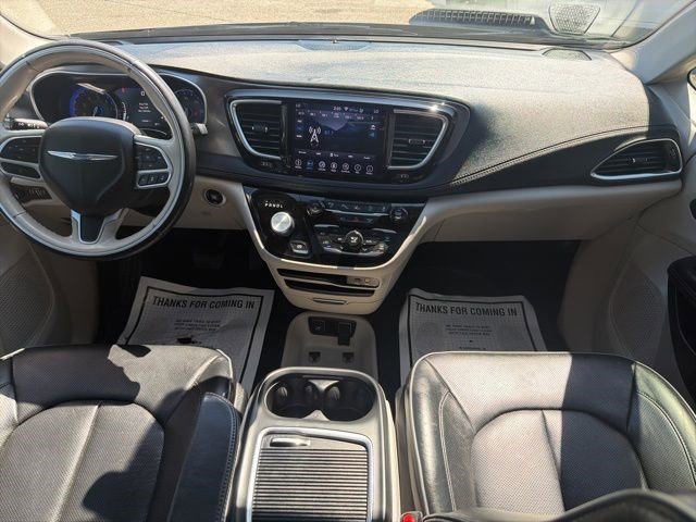Used 2019 Chrysler Pacifica Limited w/ Tire & Wheel Group FWD image 21