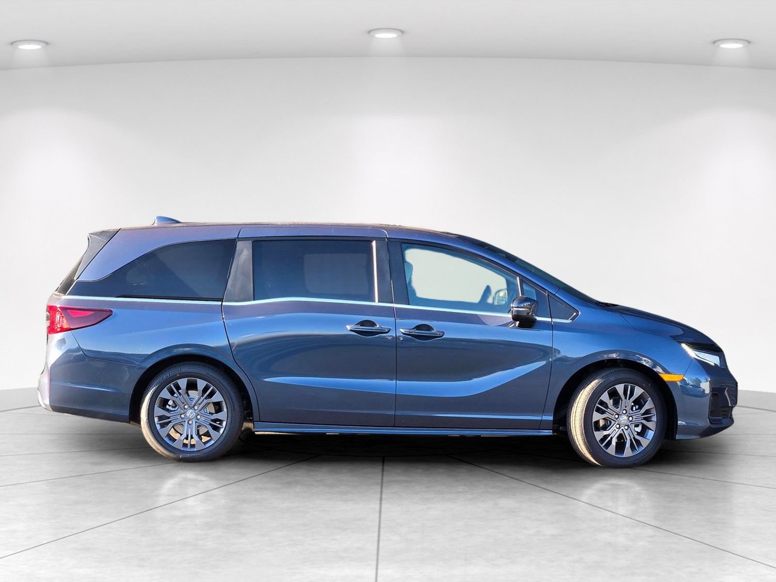 New 2026 Honda Odyssey Touring image 3