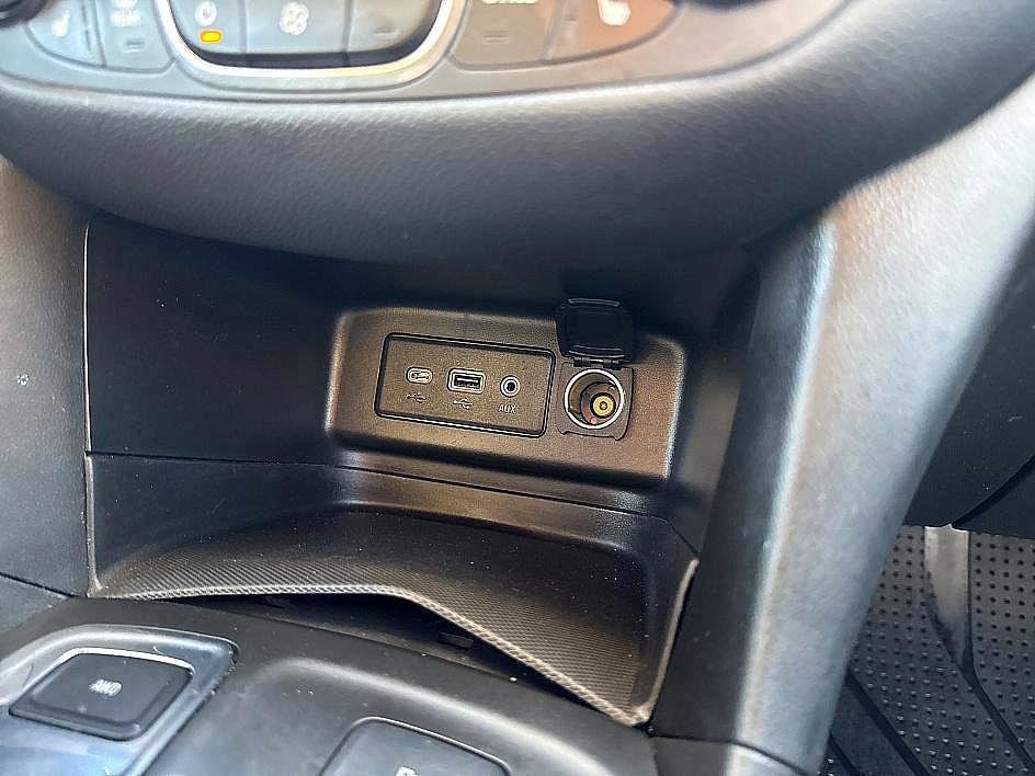 Used 2023 Chevrolet Equinox LT image 18