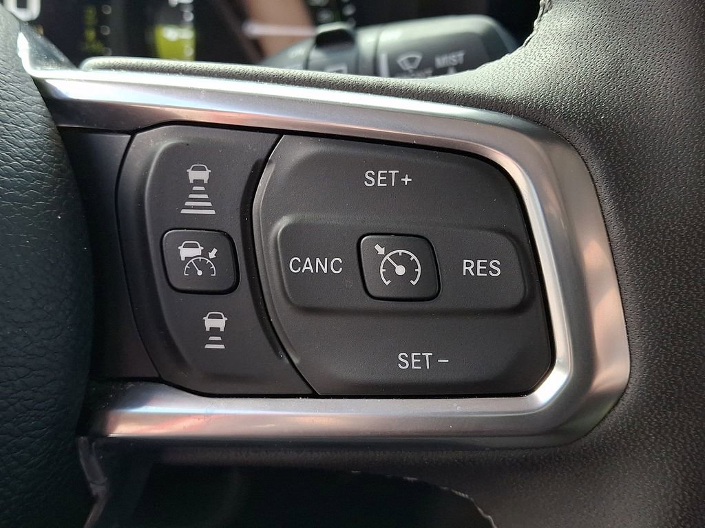 Used 2025 Jeep Wrangler Unlimited Sahara image 24