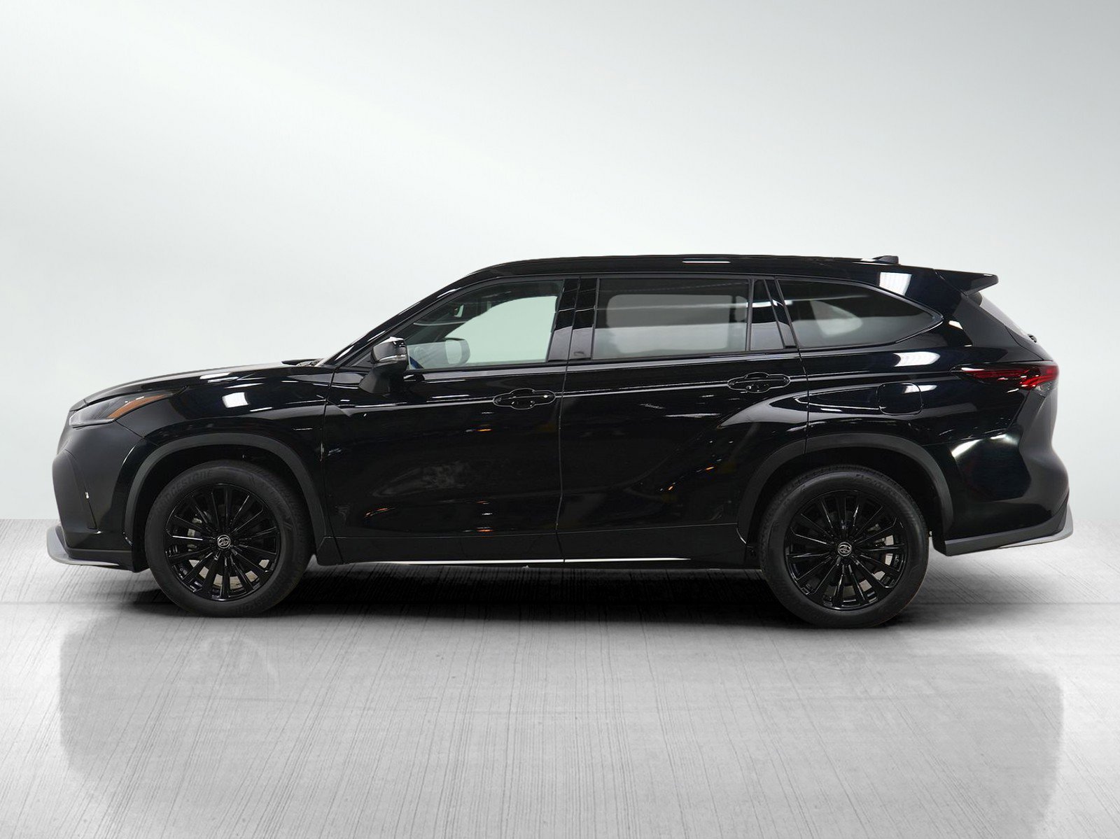 Used 2025 Toyota Highlander XSE image 2