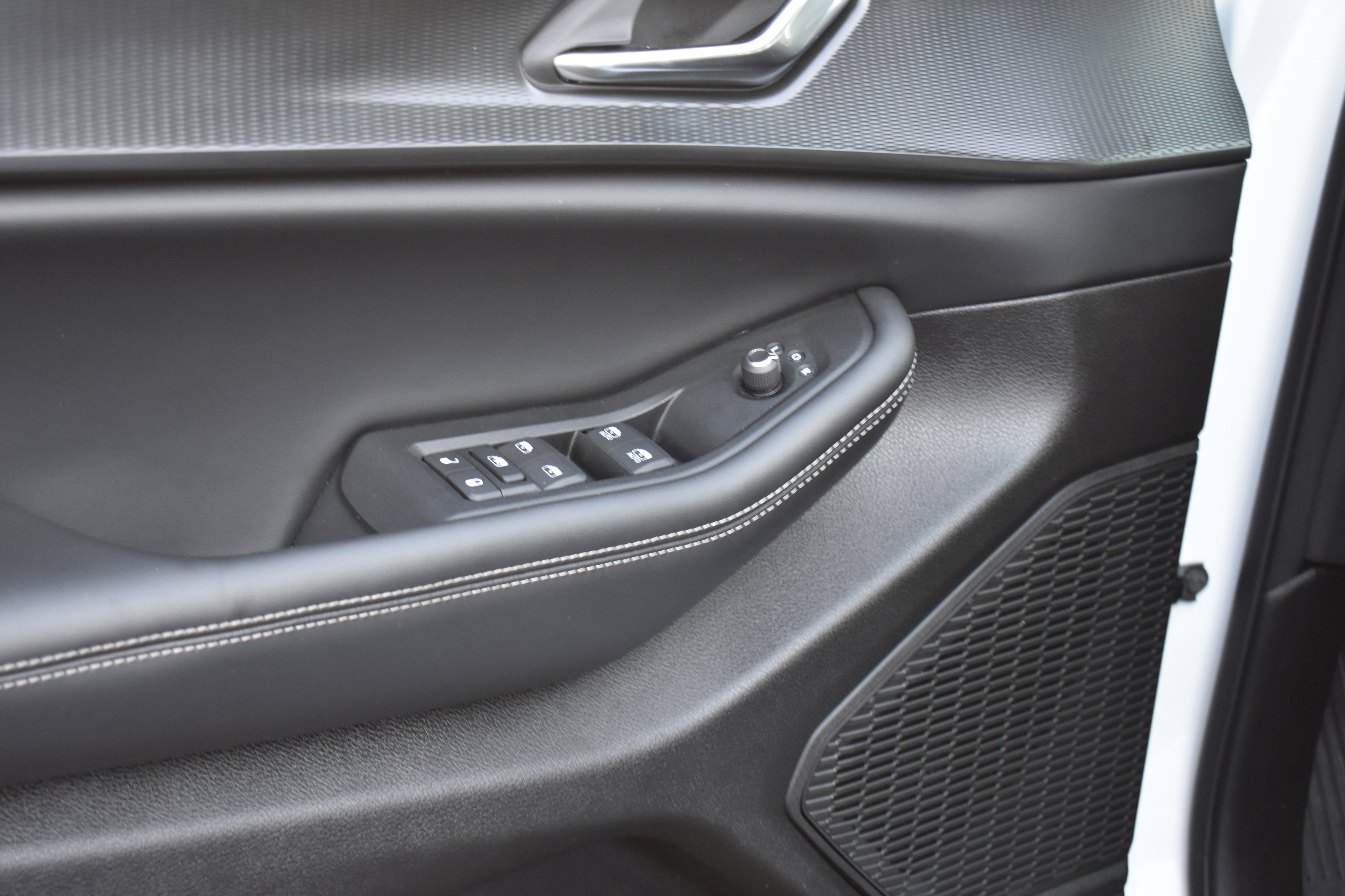 Used 2024 Jeep Grand Cherokee Altitude image 24