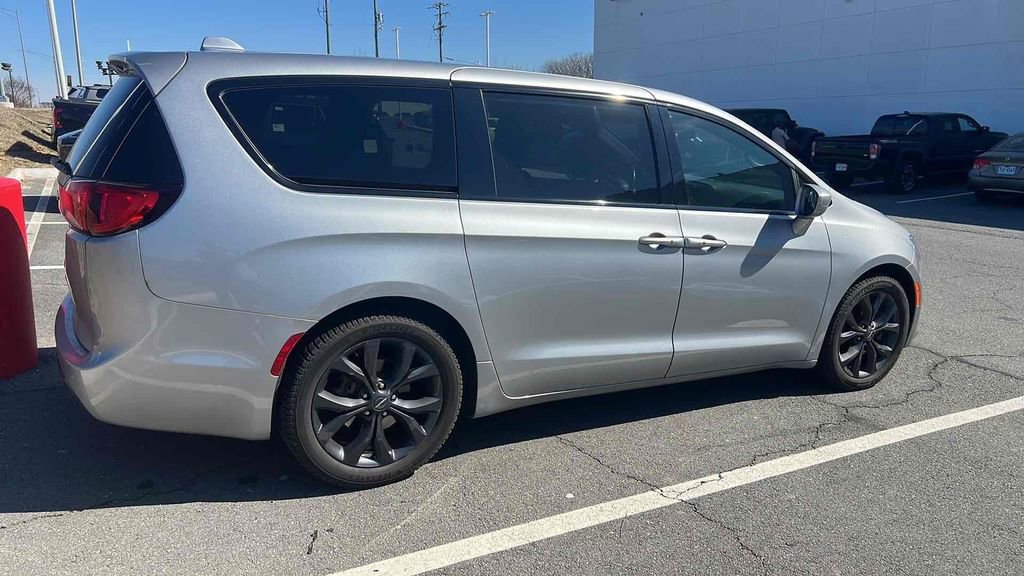 Used 2020 Chrysler Pacifica Touring w/ S Appearance Package image 6