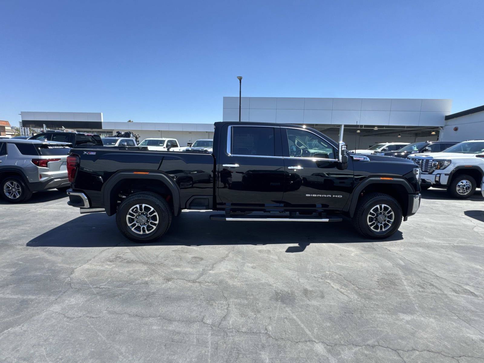 New 2026 GMC Sierra 2500 SLT w/ Max Trailering Package AWD/4WD image 4
