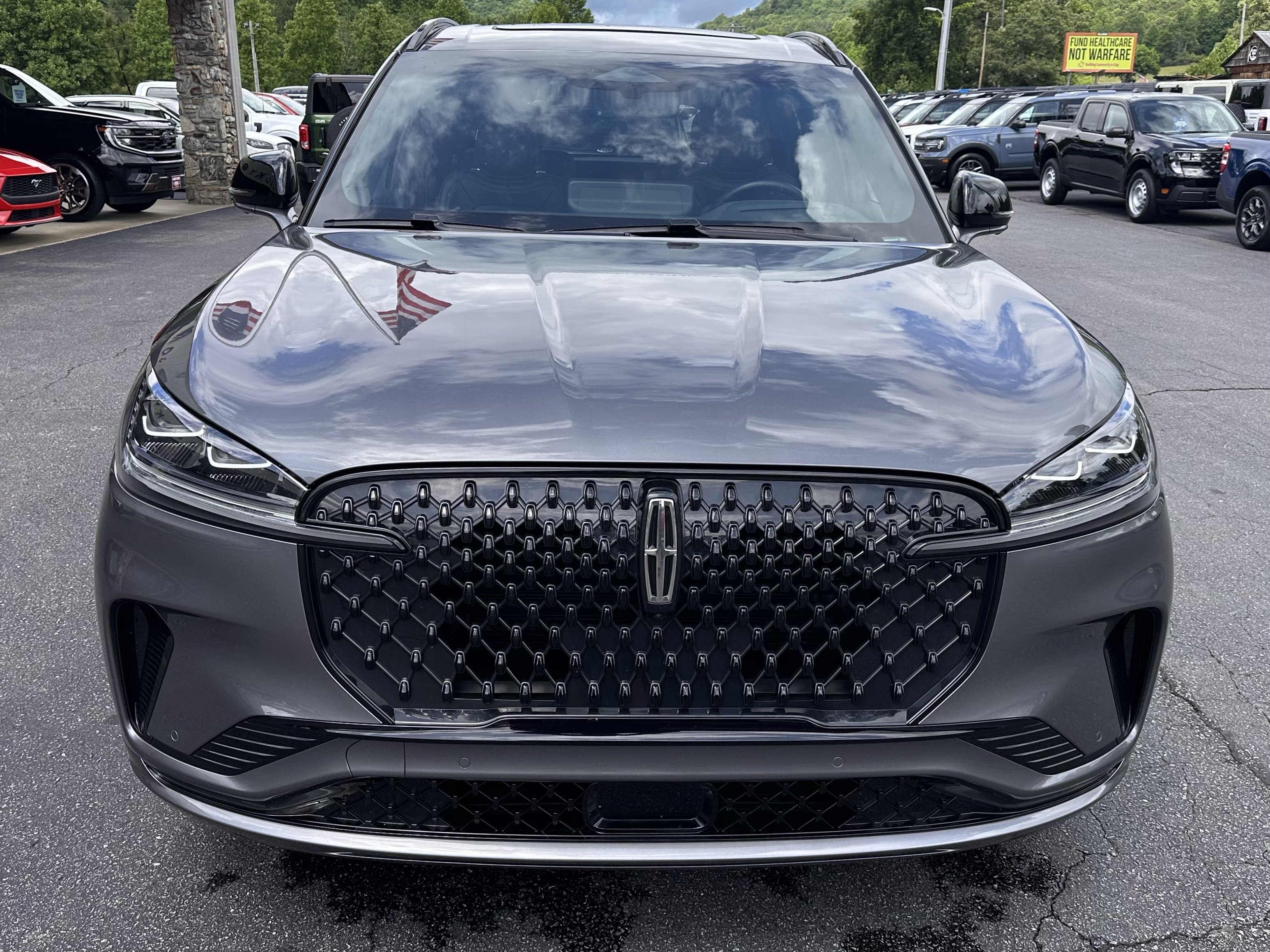 Used 2025 Lincoln Aviator Black Label w/ Jet Appearance Package AWD/4WD image 3