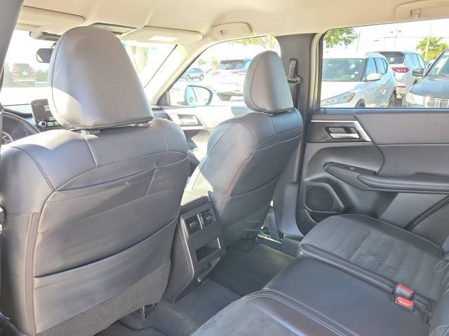 Used 2024 Mitsubishi Outlander SE FWD image 16