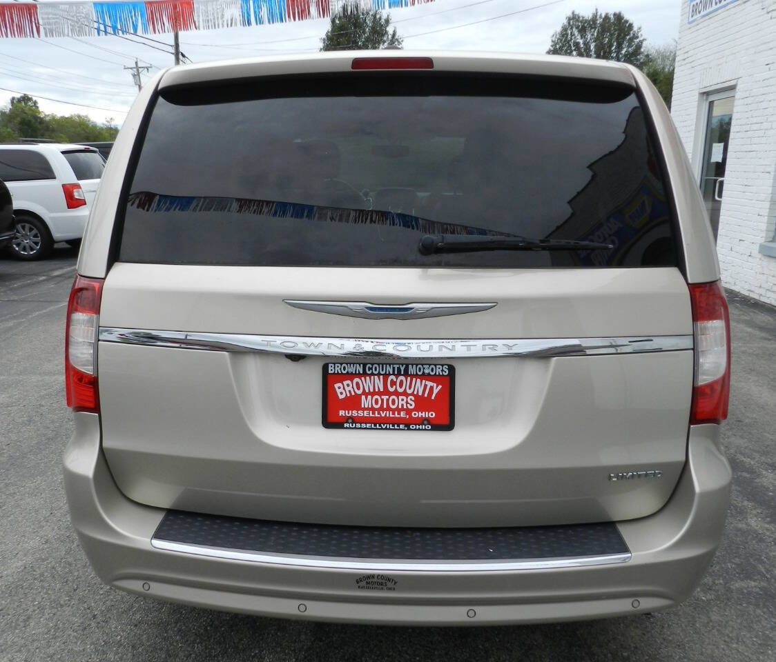 Used 2014 Chrysler Town & Country Limited w/ Luxury Group image 7