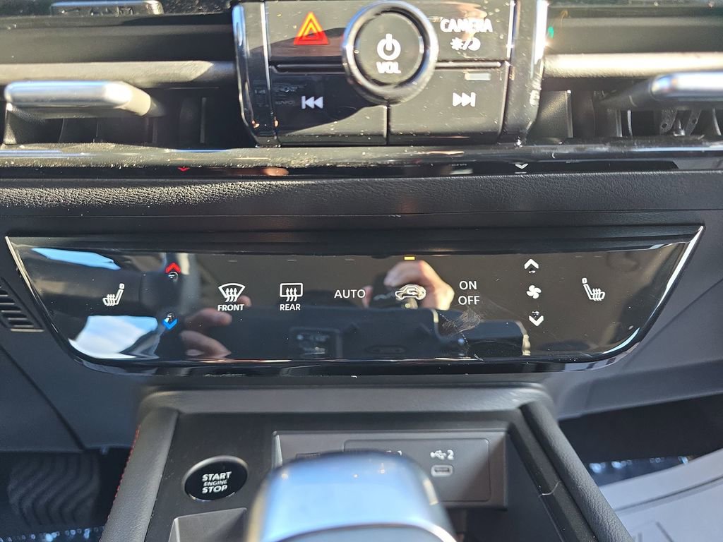 New 2026 Nissan Kicks SR w/ Cold Weather Package FWD image 27