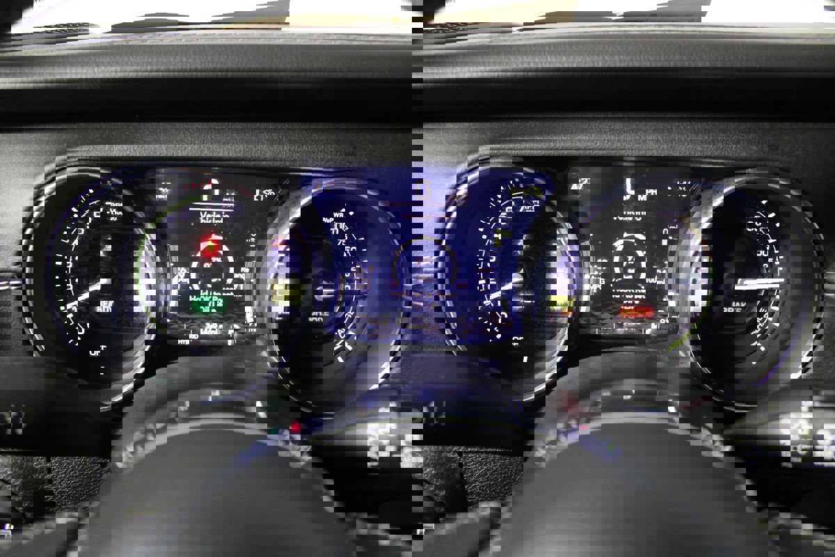 Used 2023 Jeep Wrangler Sahara AWD/4WD image 15