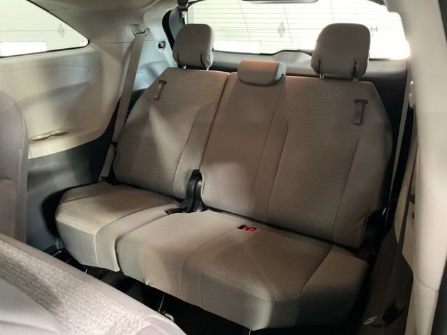 Used 2024 Toyota Sienna LE image 19