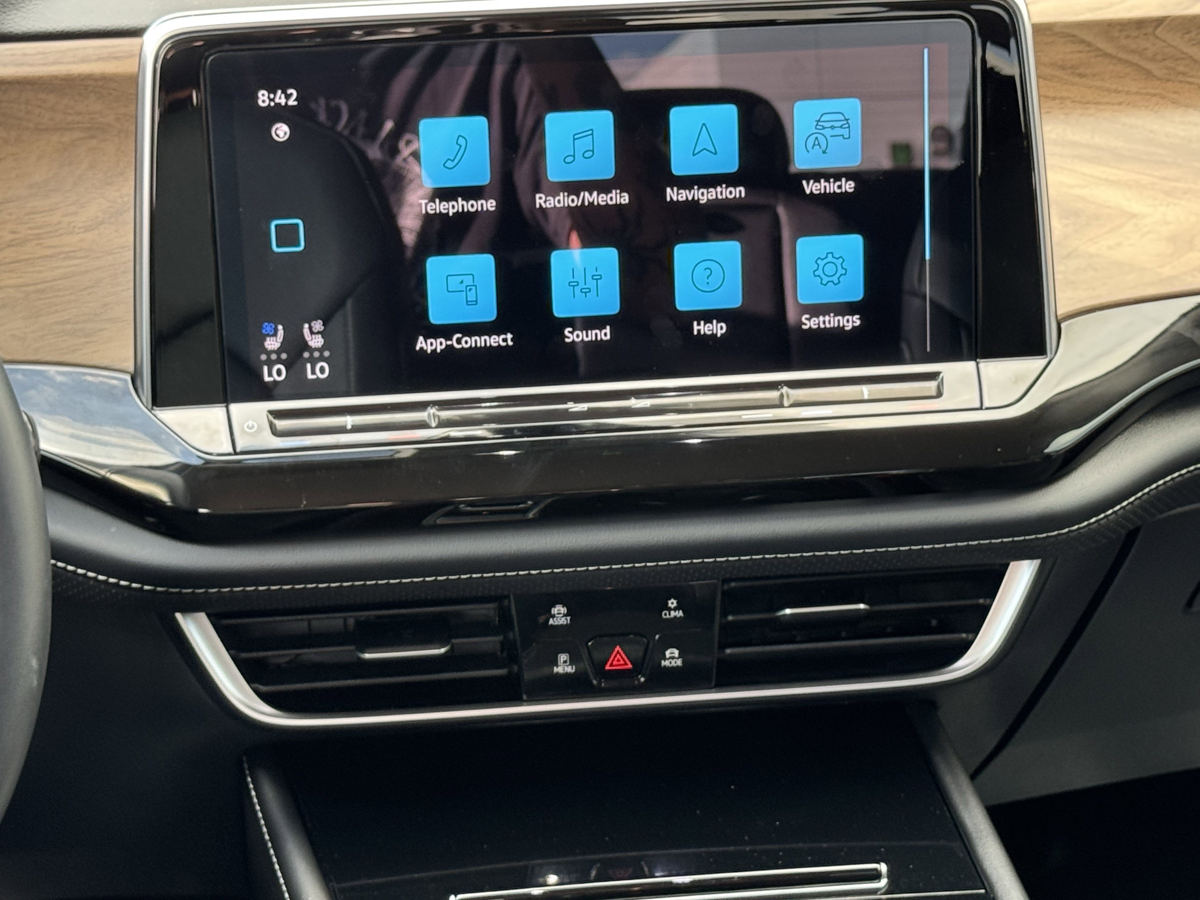 Used 2025 Volkswagen Atlas SE FWD image 17