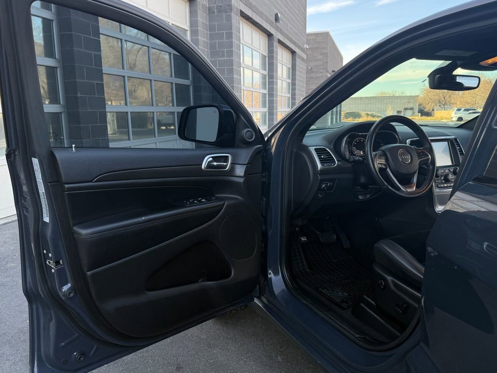 Used 2017 Jeep Grand Cherokee Altitude image 26