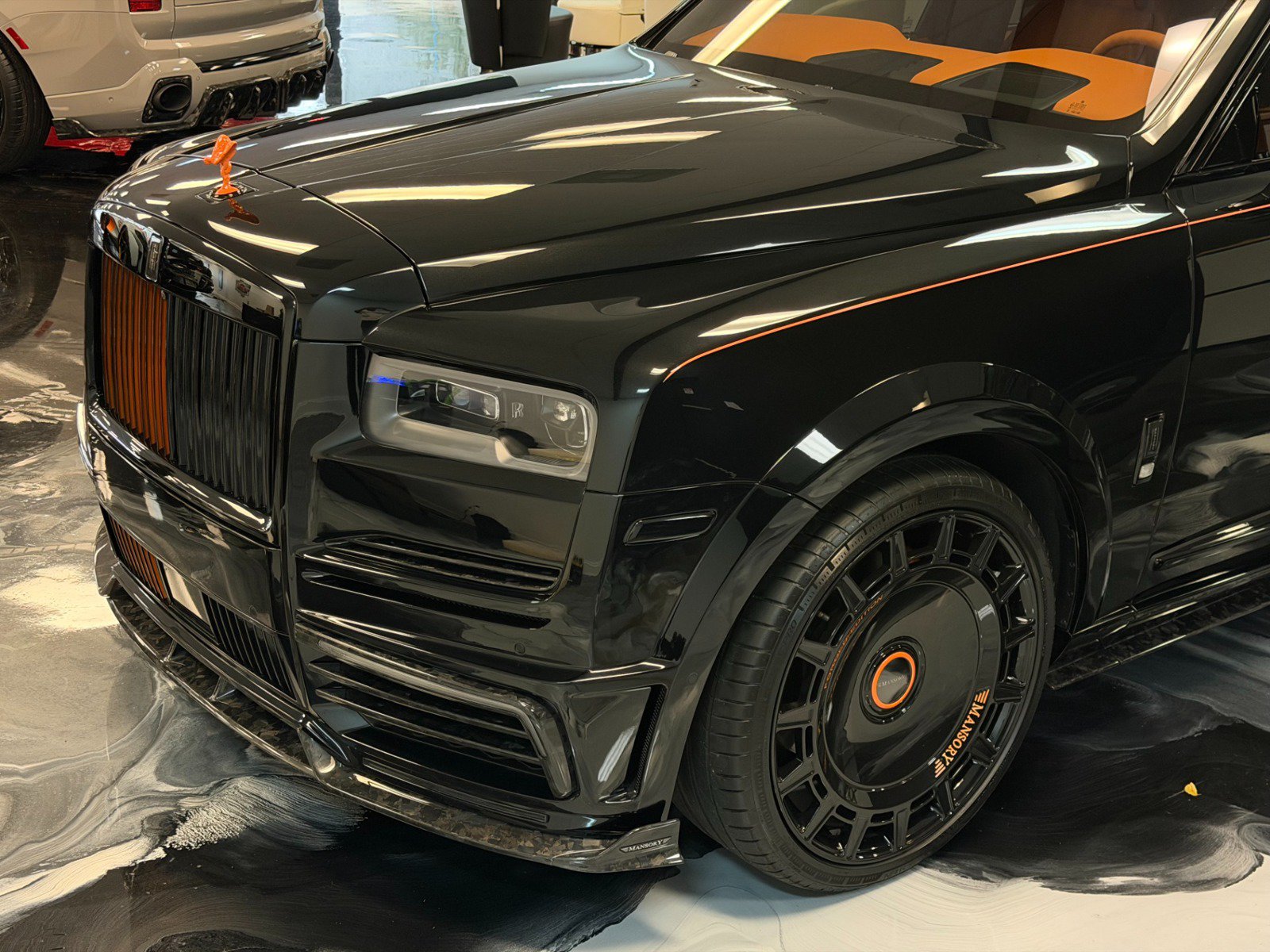Used 2023 Rolls-Royce Cullinan AWD/4WD image 3