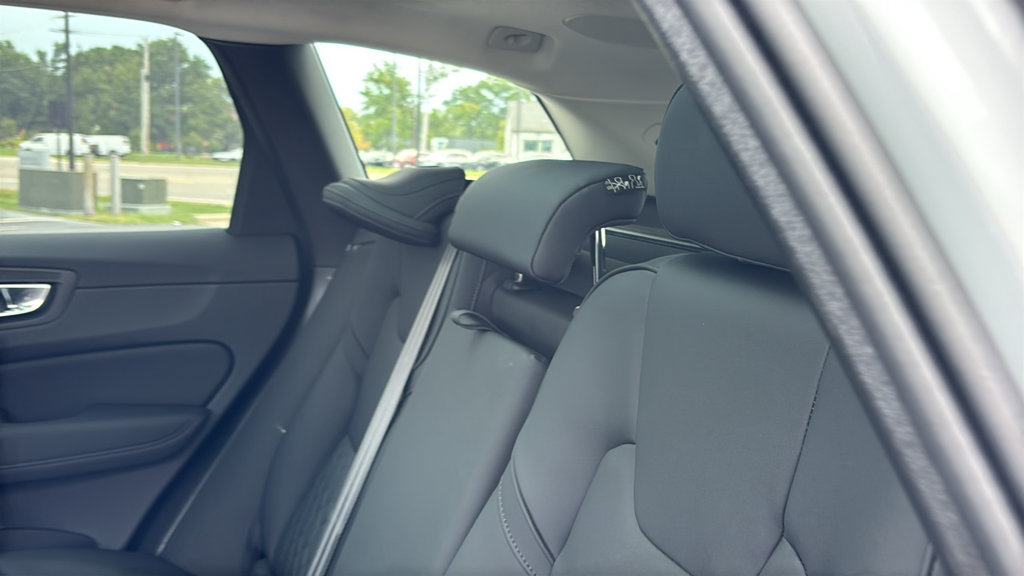 New 2027 Volvo XC60 B5 Plus AWD/4WD image 10