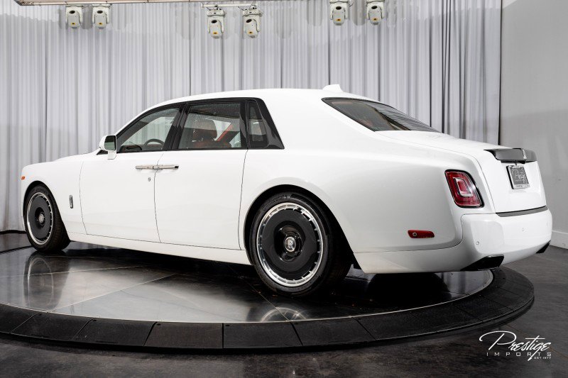 Used 2024 Rolls-Royce Phantom Sedan image 12