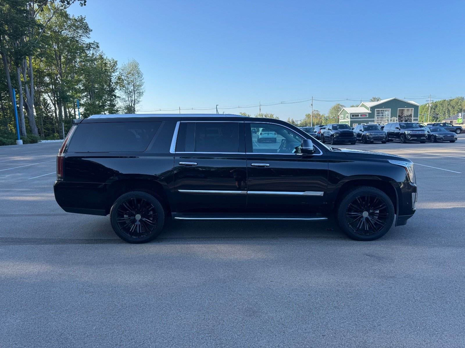 Used 2019 Cadillac Escalade ESV Luxury AWD/4WD image 8