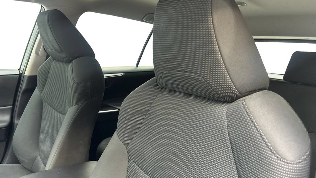 Used 2021 Toyota RAV4 LE FWD image 27