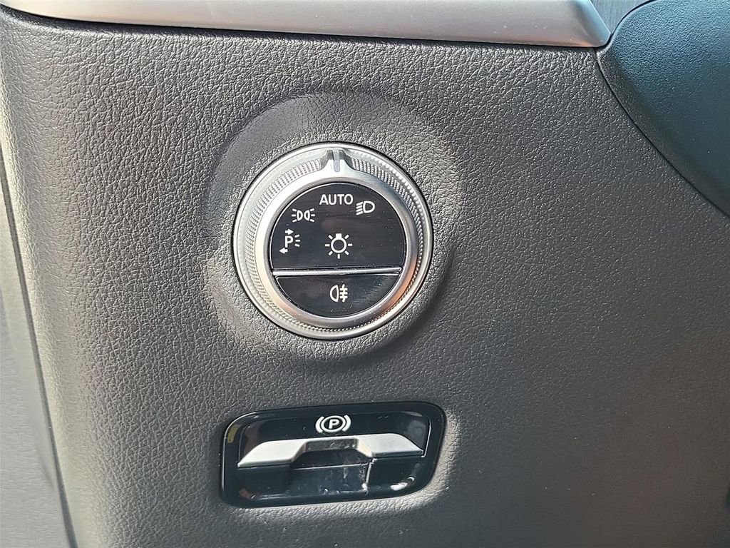 Used 2024 Mercedes-Benz C 300 Sedan image 10