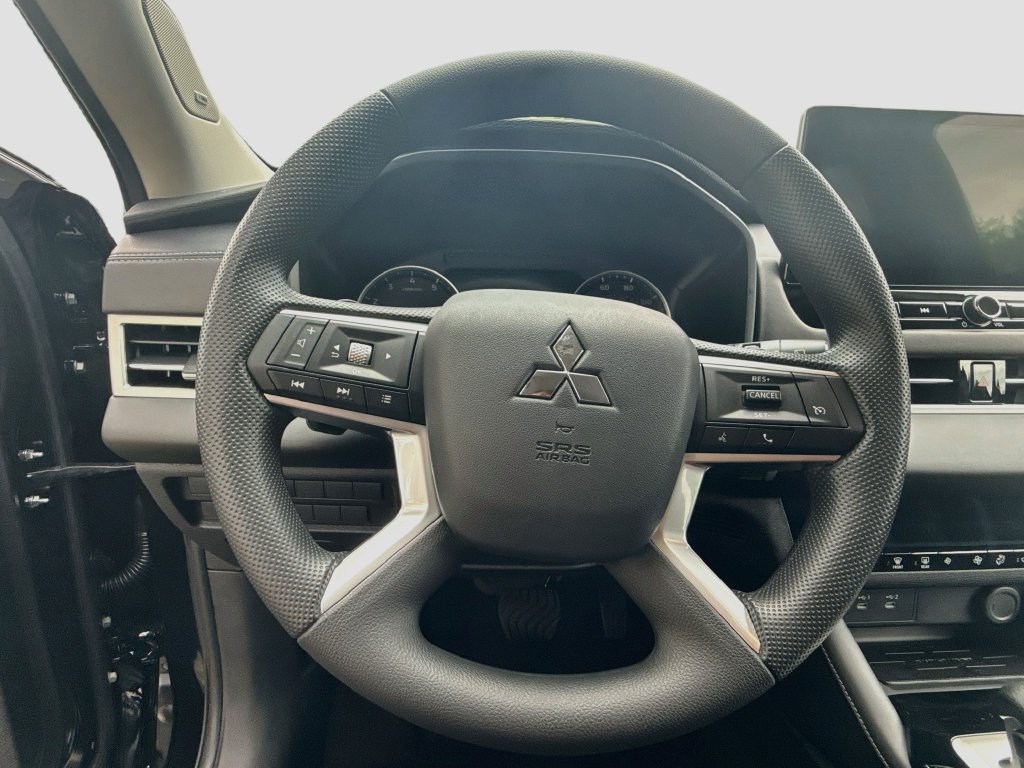 New 2026 Mitsubishi Outlander ES FWD image 11