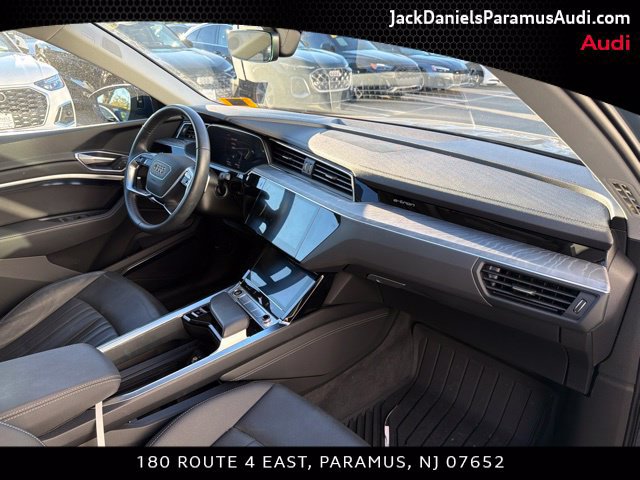 Used 2024 Audi Q8 e-tron Premium Plus w/ Premium Plus Package AWD/4WD image 18