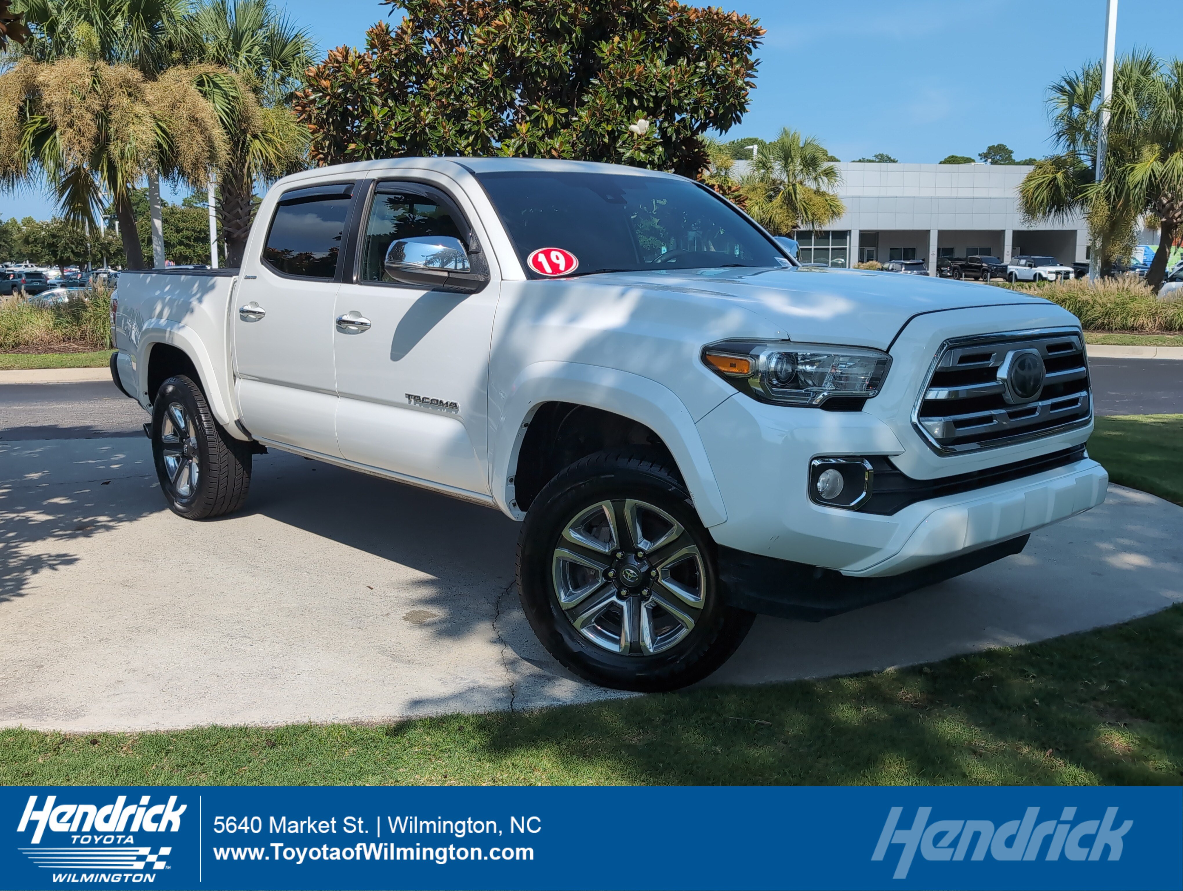 Used 2019 Toyota Tacoma Limited AWD/4WD image 1