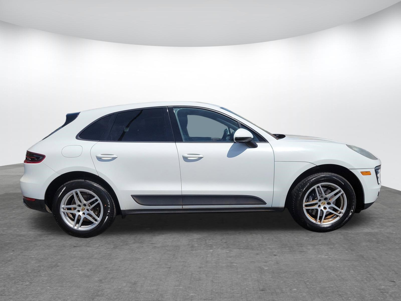 Used 2017 Porsche Macan AWD/4WD image 21