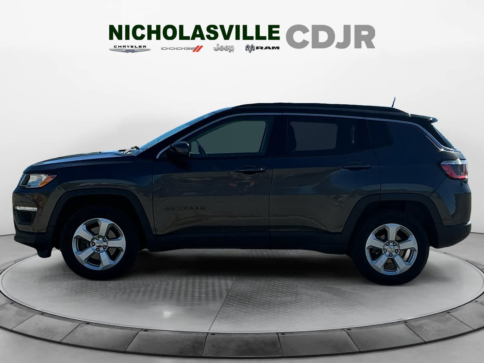Used 2018 Jeep Compass Latitude w/ Popular Equipment Group AWD/4WD image 2