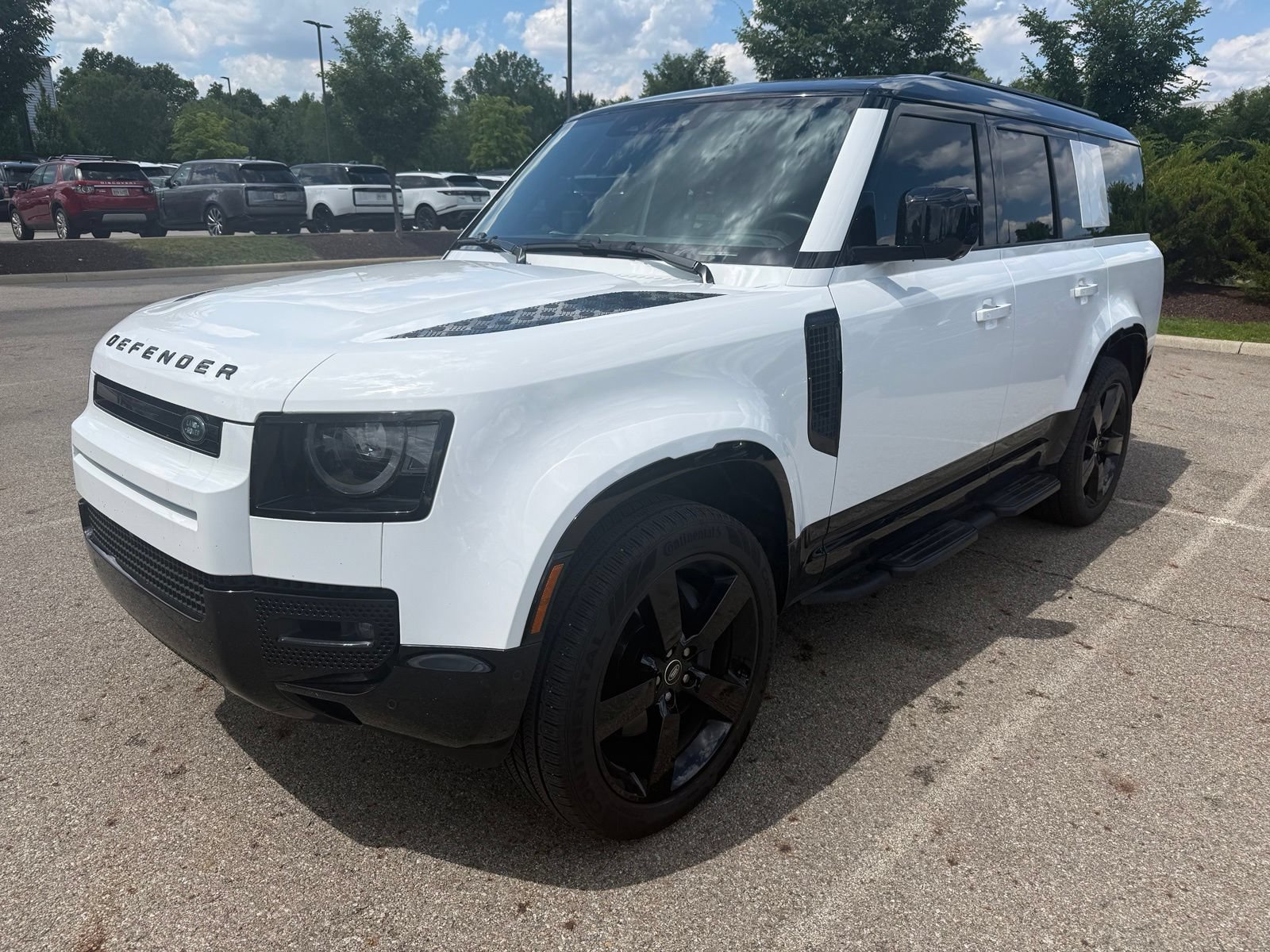 Used 2025 Land Rover Defender 130 X-Dynamic SE AWD/4WD image 1