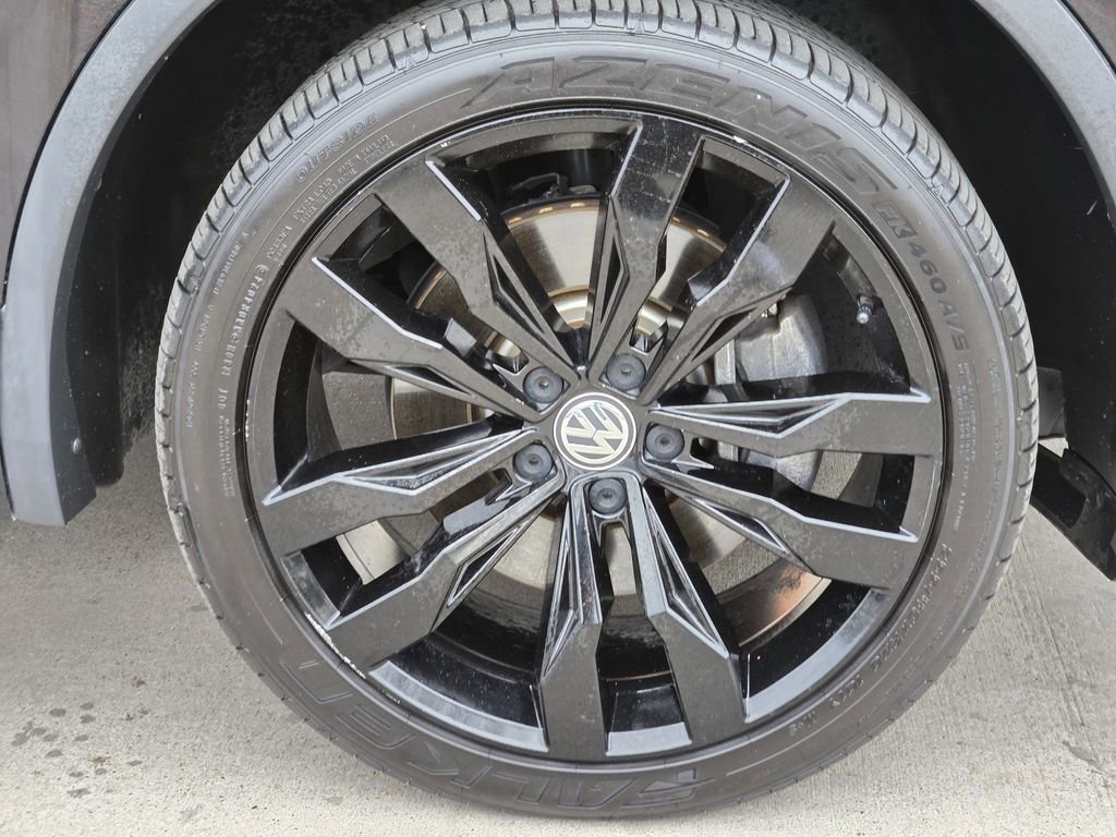 Used 2021 Volkswagen Tiguan SE R-Line image 16